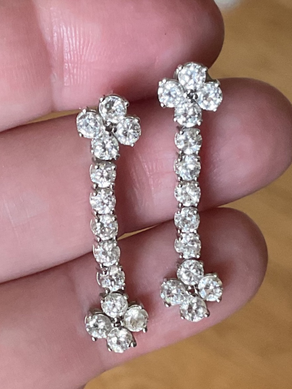 White Gold 14 kt Stud White Crystals Earrings